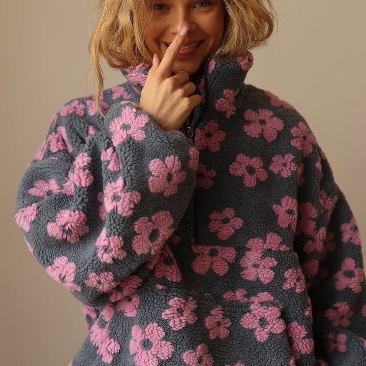 Silke™ – Cozy Fleece with Floral Accents