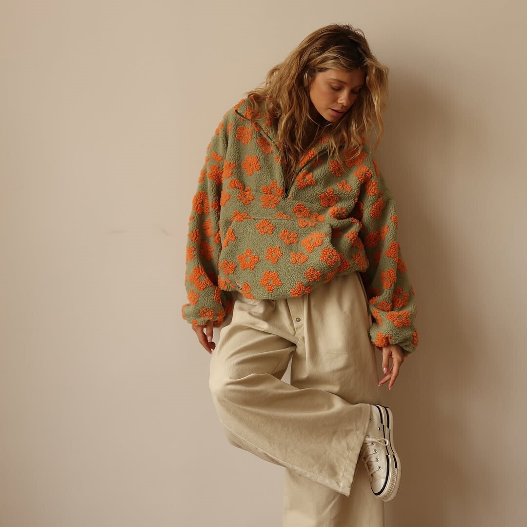 Silke™ – Cozy Fleece with Floral Accents